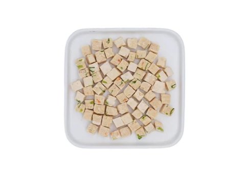 Freeze-dried chicken, spinach, and carrots