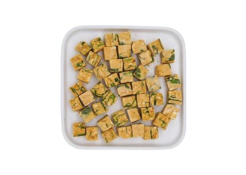 Freeze-dried salmon, apple, and spinach cubes